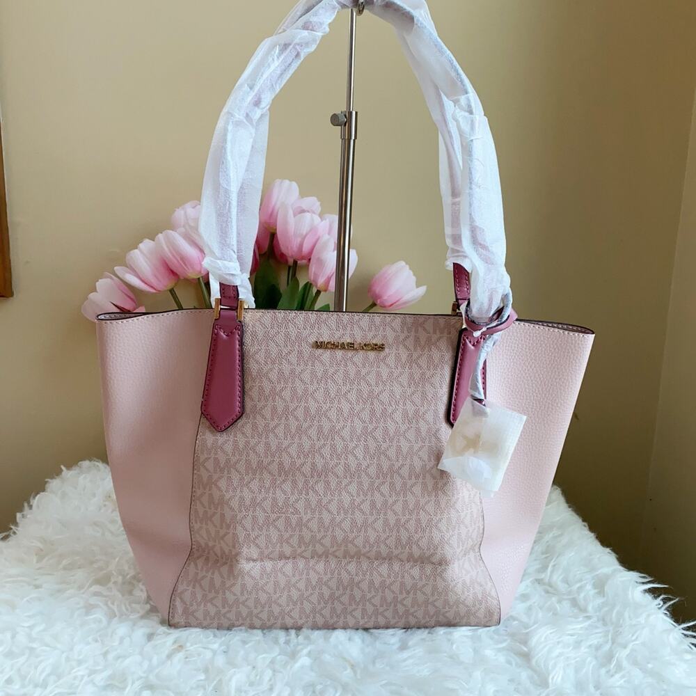 Michael Kors medium zip tote